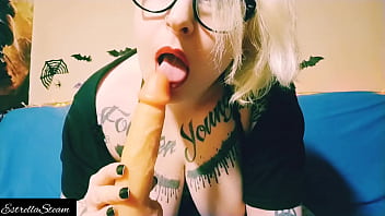 Estrella steam sucks her dildo