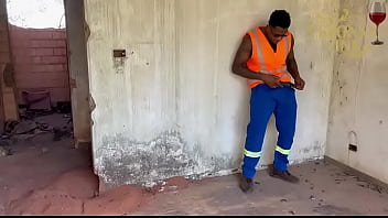 Encontrei o jonh rick batendo punheta na obra e fui ajudar 1