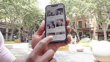 Me follo a una australiana guarra que conozco a través de sex dater en esa página hay muchas tias con ganas de polla