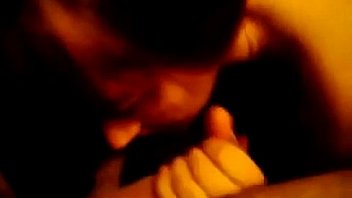 Mujer chupando pollas a dobles