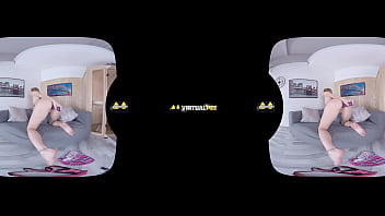 Redhead gets off while pissing in virtual reality