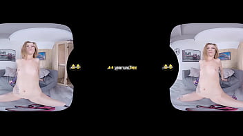 Redhead gets off while pissing in virtual reality