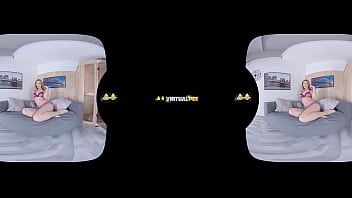 Redhead gets off while pissing in virtual reality