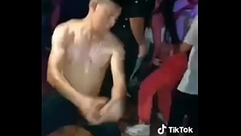 Ricolas Zarate Tarazona Penetrando Analmente A Una Botella thumbnail