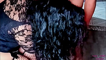 Humillando al cornudo mientras cogemos su amigo y yo