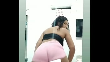 Piranha estiguando gostoso