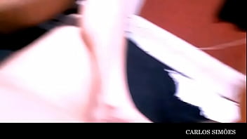 Linda morena masturbando e sentando gostoso no pau grande