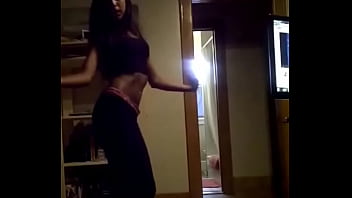 Slut dance here ass off