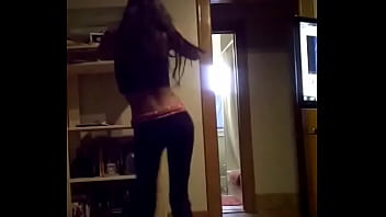 Slut dance here ass off