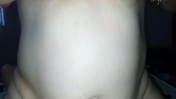 Siento la leche en mi panocha y me aprieto las tetas de placer