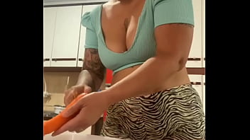 Mulher Casada Fazendo Live Usando Roupa Curta Quase Pelada thumbnail