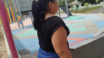 Vecino pervertido se aprovecha de mi inocencia y termina follándome con su gran polla dejándome toda su leche y mi gran vagina