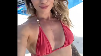 Pool party with me ️