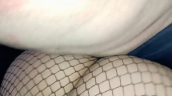 Puta latina culona pone bien cachonda para que le follen el culo