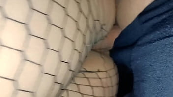 Puta latina culona pone bien cachonda para que le follen el culo