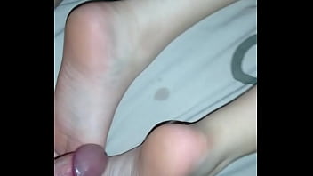 Amateur footjob soles cumshot