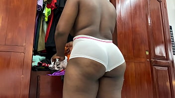 Criada Muy Culona Cambia Su Ropa thumbnail