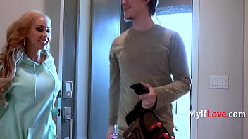 Danaei mari is a fit milf who has a thing for handymen