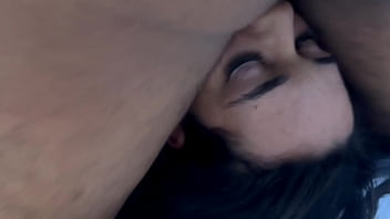 Moreno pauzudo fode as primas putas gostosa na cama do motel