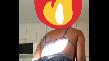 Novinha gostosa rebolando