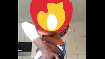 Novinha gostosa rebolando