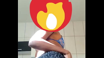 Novinha gostosa rebolando