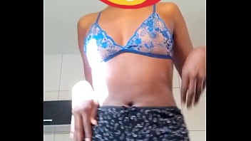 Novinha gostosa rebolando