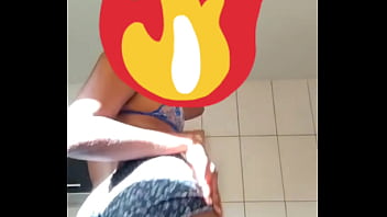 Novinha gostosa rebolando