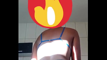 Novinha gostosa rebolando