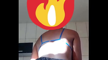 Novinha gostosa rebolando