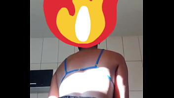 Novinha gostosa rebolando