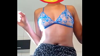 Novinha gostosa rebolando