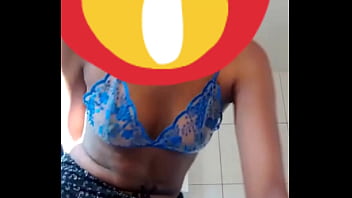 Novinha gostosa rebolando