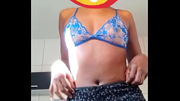 Novinha gostosa rebolando