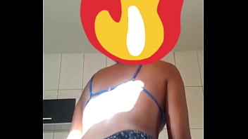 Novinha gostosa rebolando