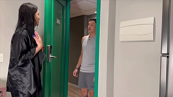 Vizinha safada chamou o dotado pra casa dela