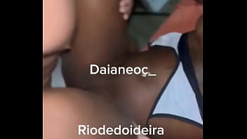 Delícia metendo tudo na putinha do corno