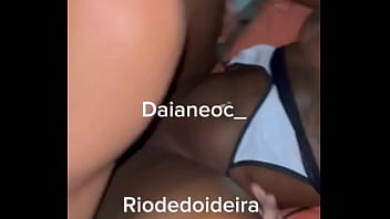 Delícia metendo tudo na putinha do corno