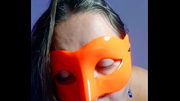 La dueña del bar imita a la mucama y hace un video masturbandose para mostrar a sus clientes 2 full on xred sheer