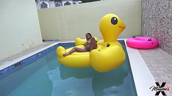 Maxine x masturbates & cums on her big rubber ducky in the pool
