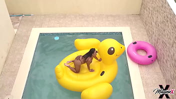 Maxine x masturbates & cums on her big rubber ducky in the pool