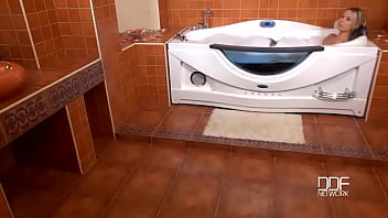 Footlong pov adventures a wanton hottie's bathroom pleasures