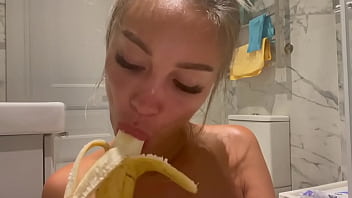 Monika fox stuffed a banana in pussy and ass