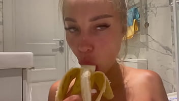 Monika fox stuffed a banana in pussy and ass