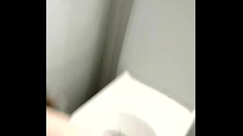 2025 02 04 esclave f dans les wc de l'autoroute