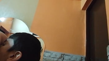 Le chupó la vagina y la cola en el motel hacemos un 69