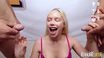Bukkake Latin Jovencita Bsile Vivian Lola Toma Mucho Esperma Latinoamericana thumbnail