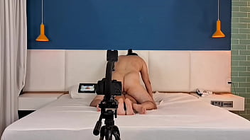 Tatuadora novinha deu conta e transou gostoso também deu o cuzinho