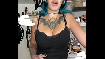 Caliente perra te pondra la verga dura Caliente perra te pondra la verga dura