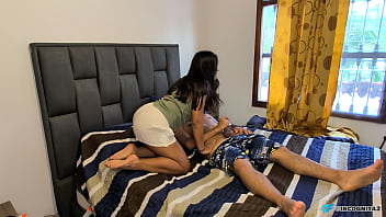 Gran culo brinca en mi polla sin parar